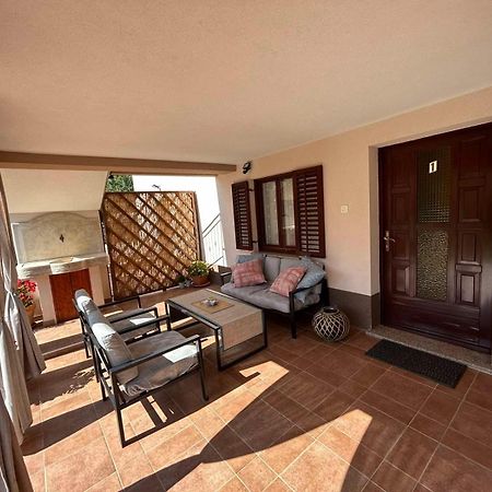 Apartmani Antonija Vozilici Ngoại thất bức ảnh