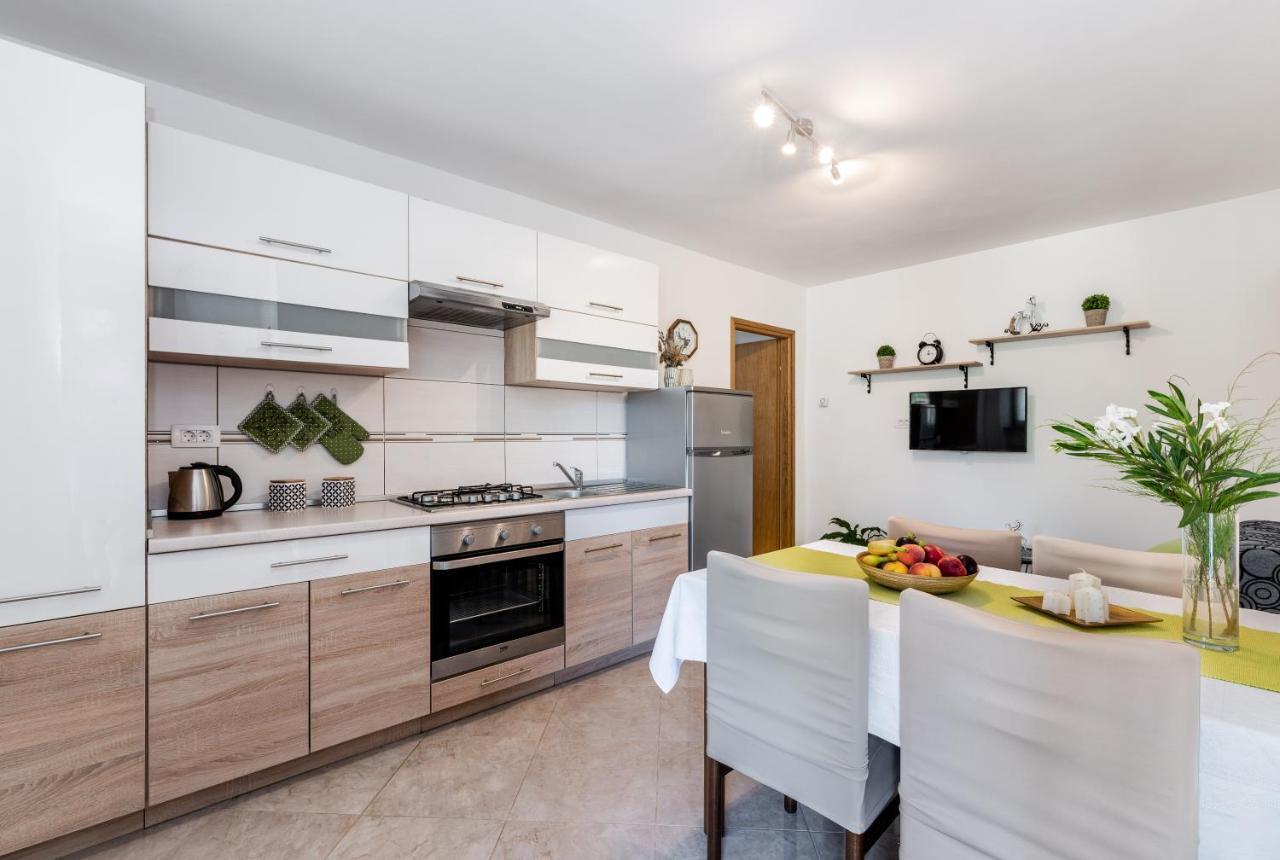 Apartmani Antonija Vozilici Ngoại thất bức ảnh